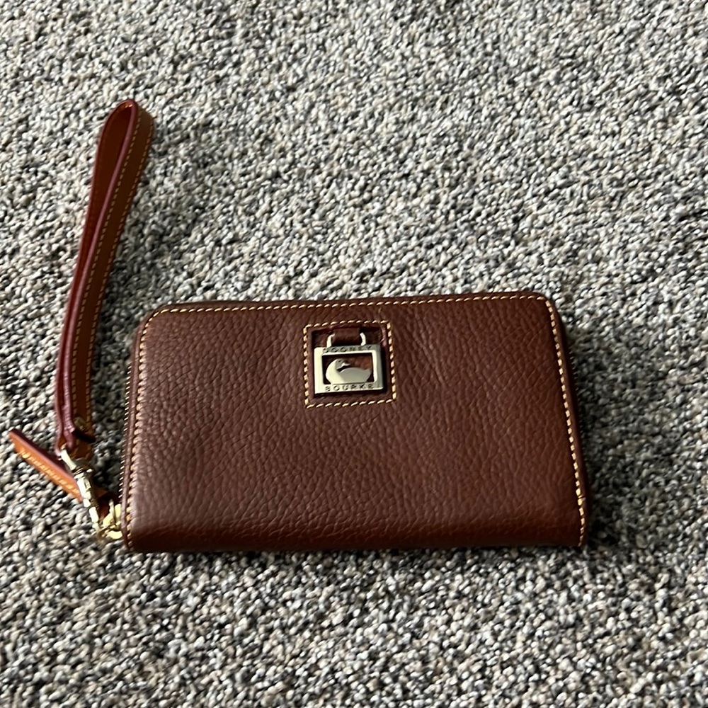 Dooney & Bourke grain leather wristlet